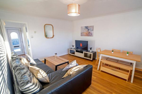 Deluxe 2 Bed Apartment- Near Heathrow, Legoland, Windsor Slough